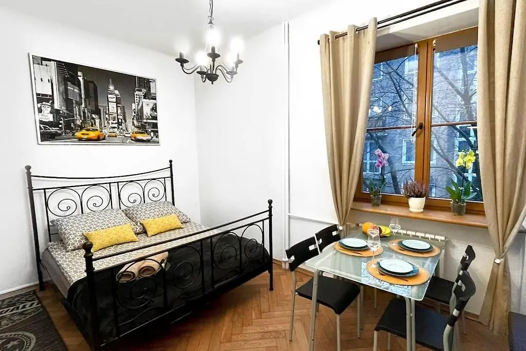 Marszalkowska 140 , Metro Swietokrzyska Warsaw Apartment
